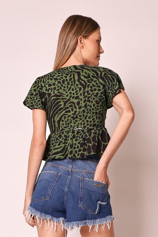 BLUSA CROPPED CON VOLADO Y ABERTURA YOUNG