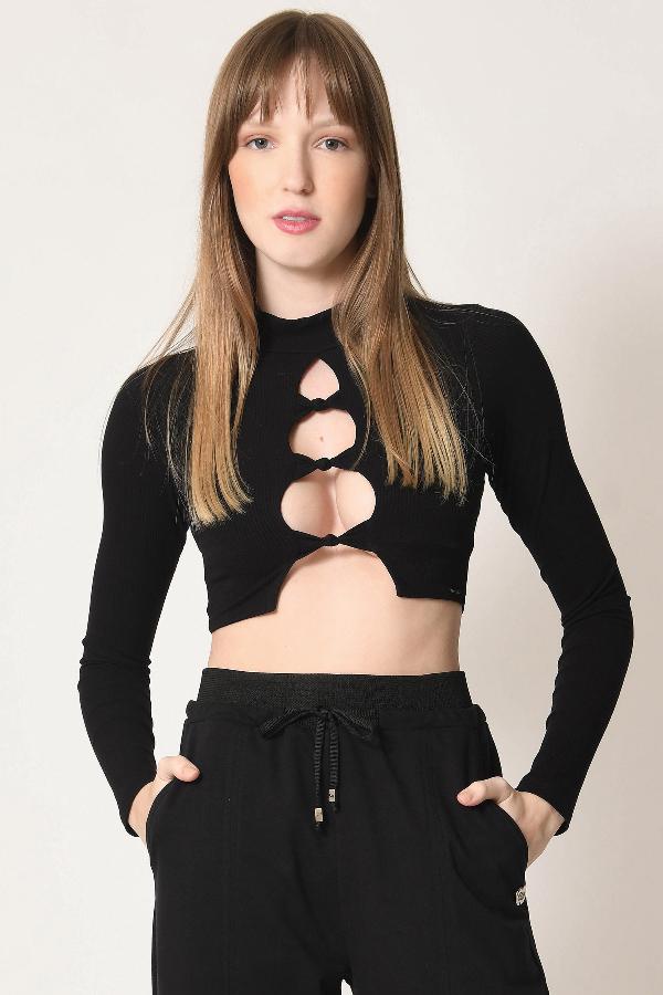 BLUSA CROPPED CON NUDOS