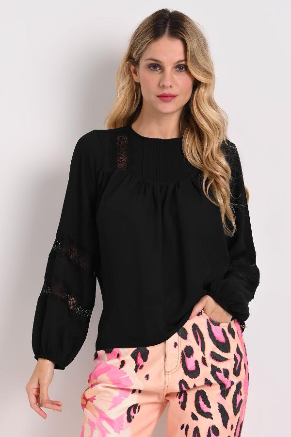 BLUSA CON DETALLES
