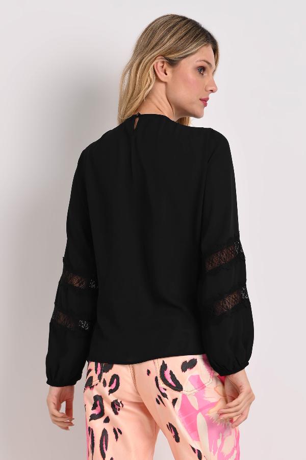 BLUSA CON DETALLES